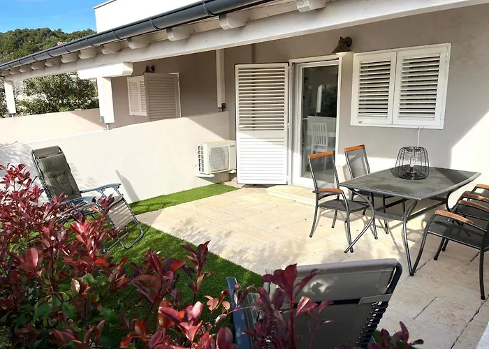 Olive Place 2