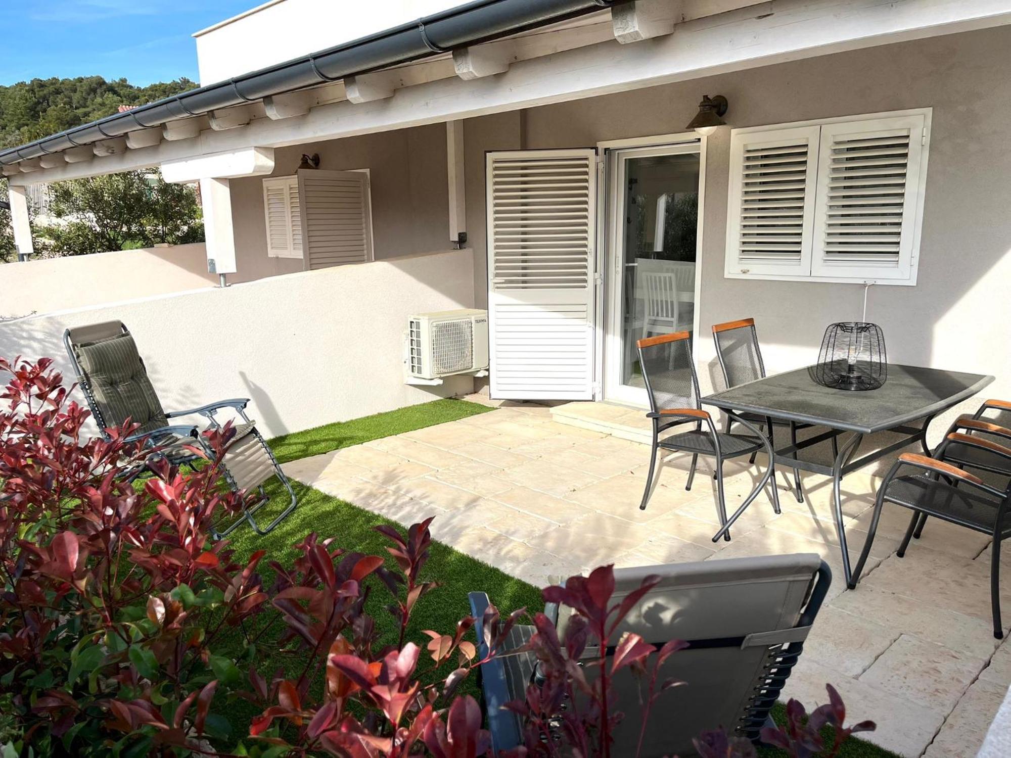 Olive Place 2