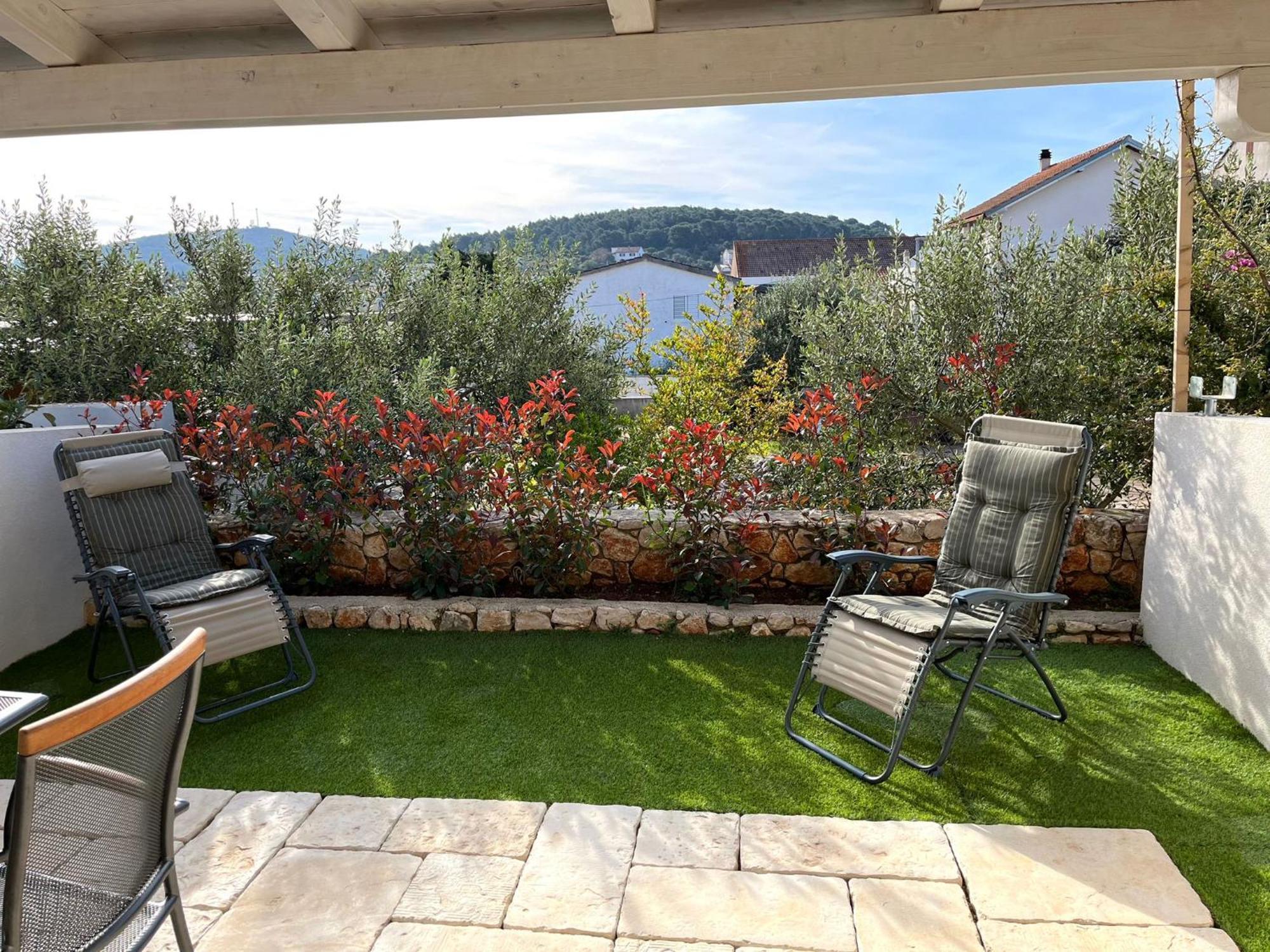Olive Place 2 *